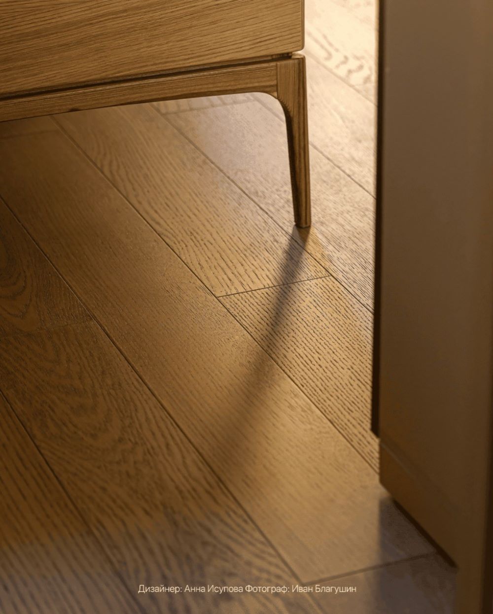 Брашированная поверхность кварцевого паркета